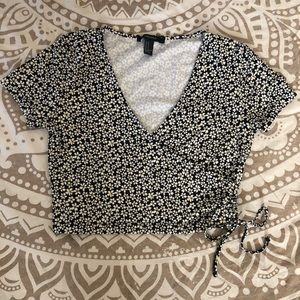 NWOT Forever 21 | Daisy print crop top
